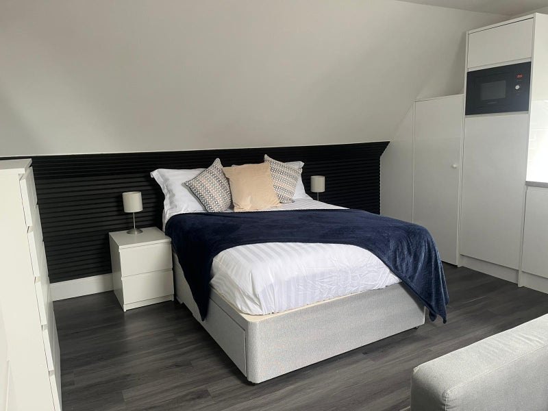 Photo 1: Room 10 - Couples Room