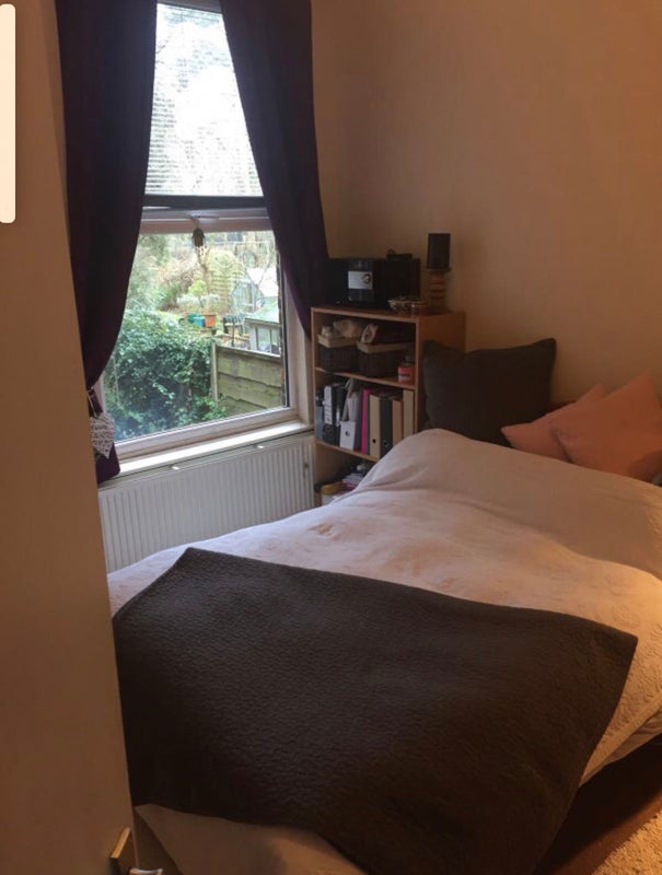 Photo 1: Double bedroom available.