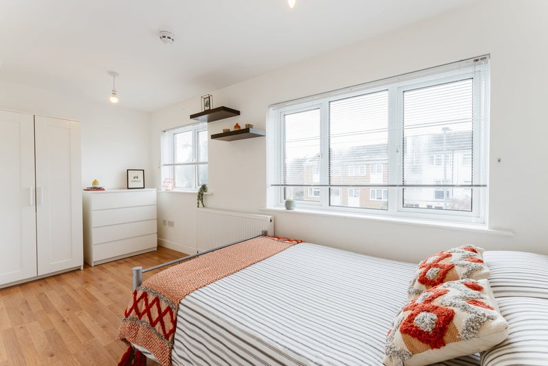 Photo 1: Double En Suite Room £870 pcm, not suitable for couples