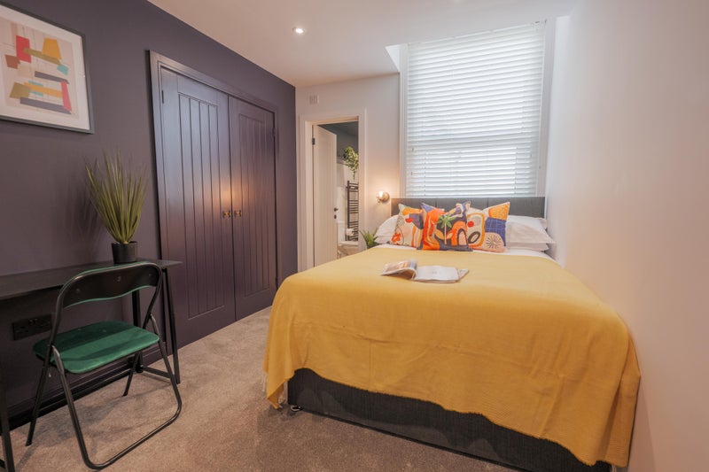 Photo 1: ROOM 5 WITH ENSUITE £825