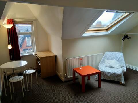 Photo 1: Ensuite Room 4 free 11th APRIL 