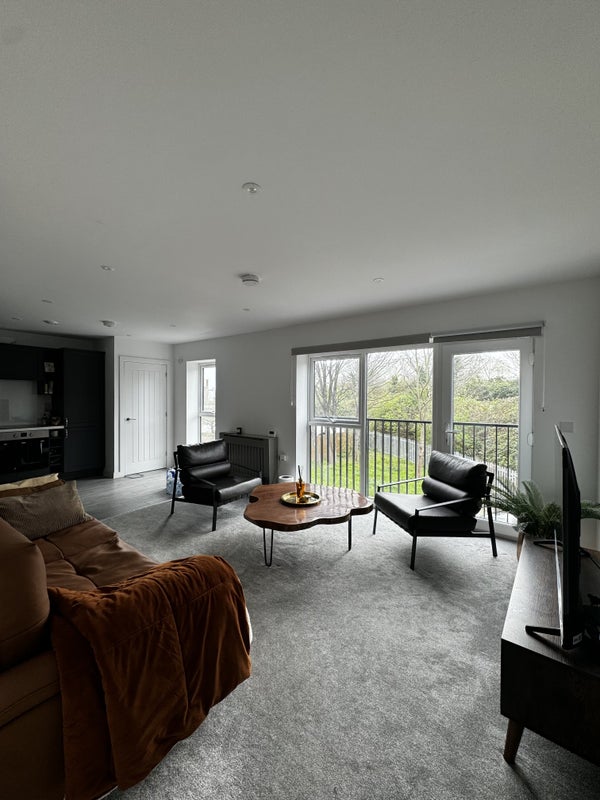 Photo 1: Living Room 