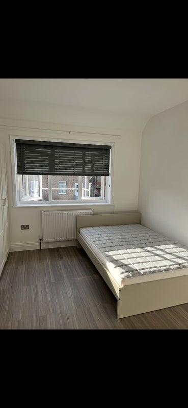 Photo 1: Bedroom 