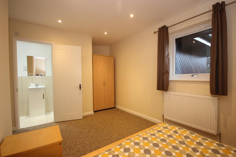 Photo 1: Double Bedroom 2