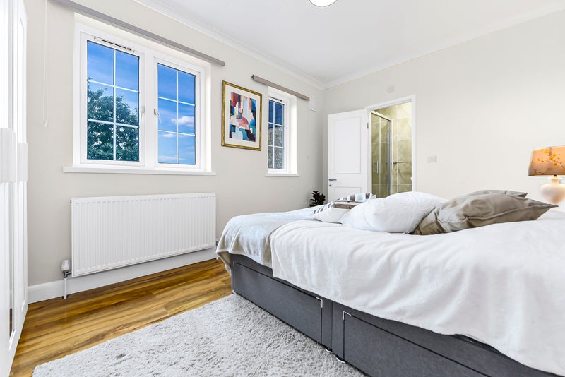 Photo 1: The room £1,200(+£100 for bills) pcm