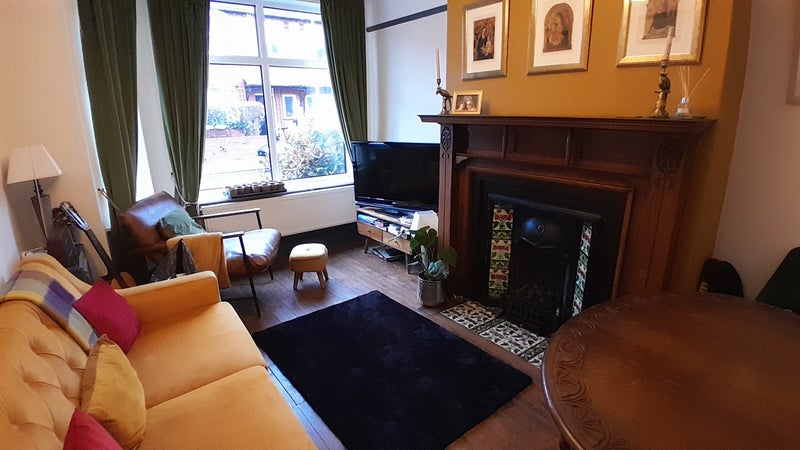 Photo 1: Front lounge