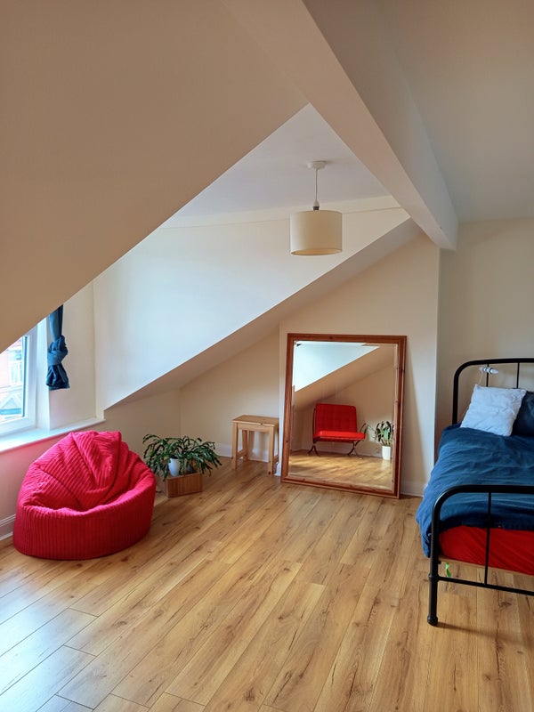 Photo 1: Loft room