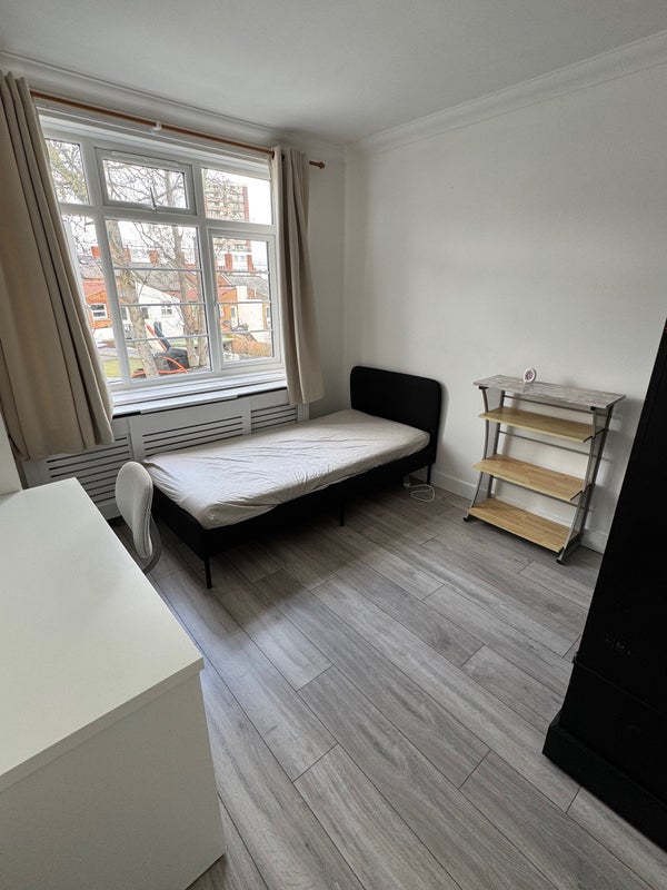 Photo 1: Bed size is super single