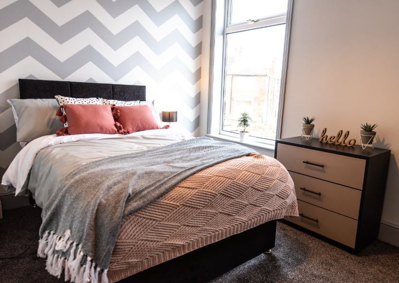 Photo 1: Room 3 - Double Room 