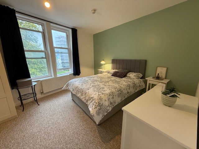 Photo 1: Couples Room