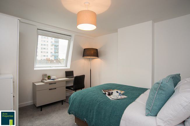 Photo 1: Bedroom 5 £1,120PCM - available 02/05/2026