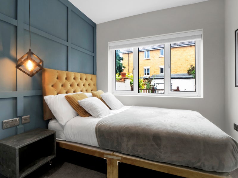 Photo 1: Room 4 - Studio