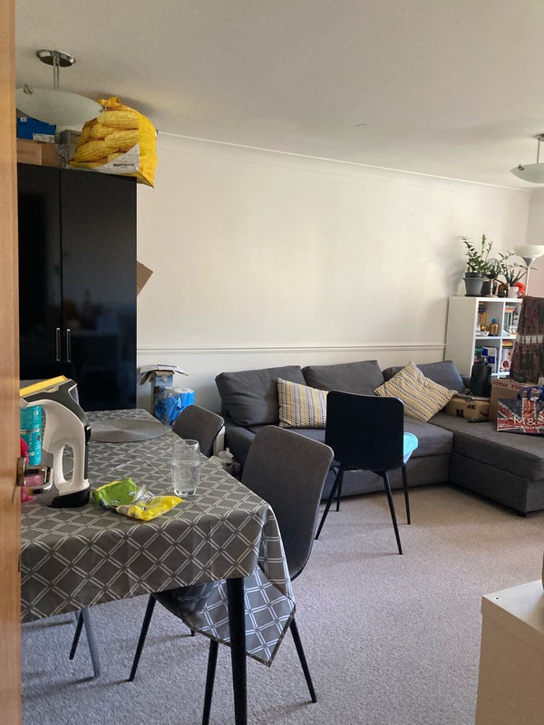 Photo 1: Living room 