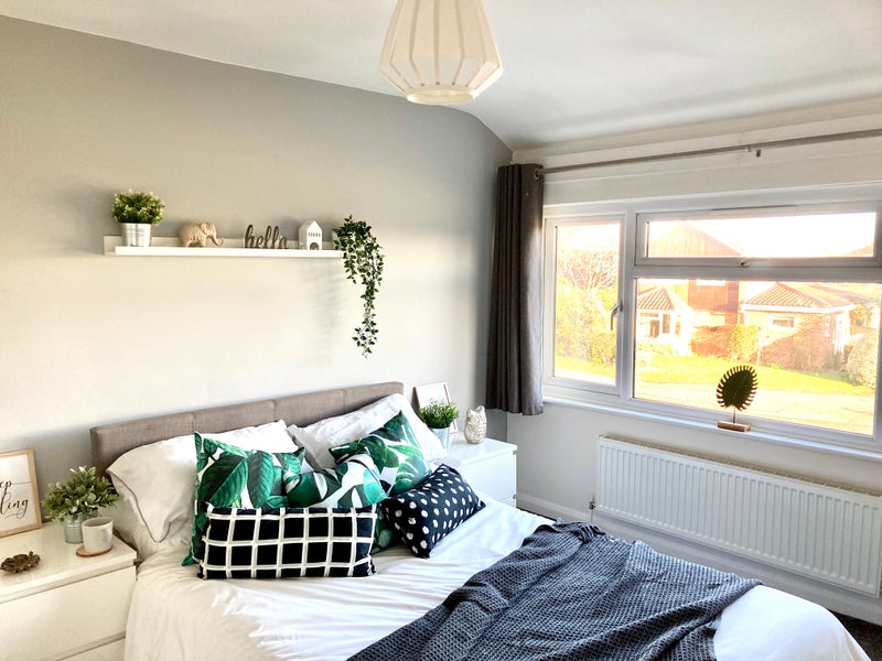 Photo 1: Room 3 - Spacious, bright and fully furnished