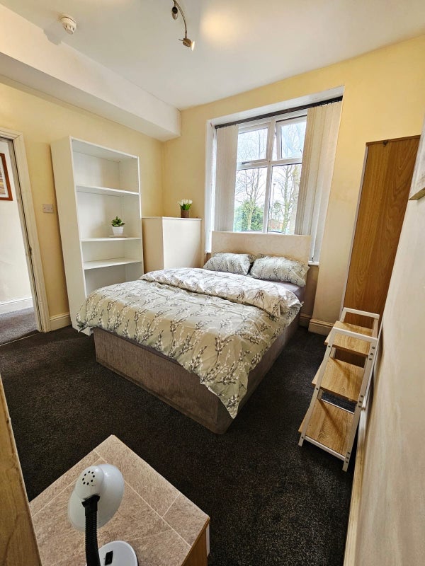 Photo 1: Beautiful Double bedroom 