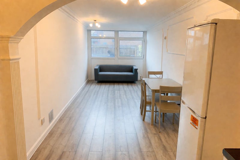 Photo 1: Lounge/Diner