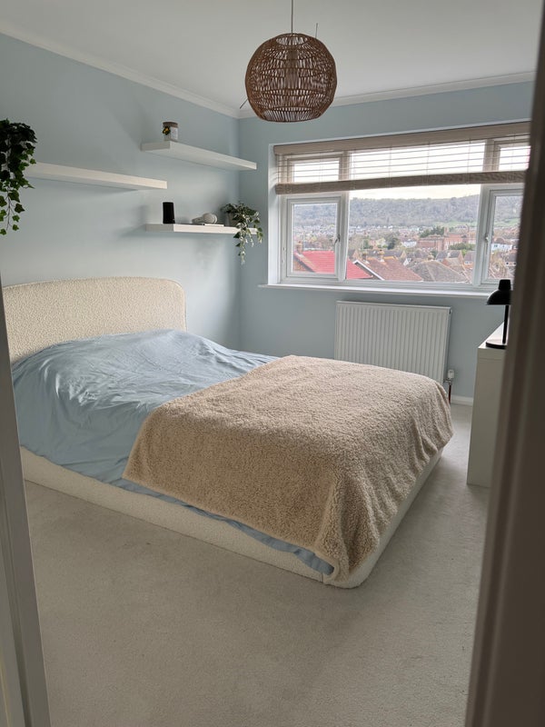 Photo 1: Double Room (for single occupant only)