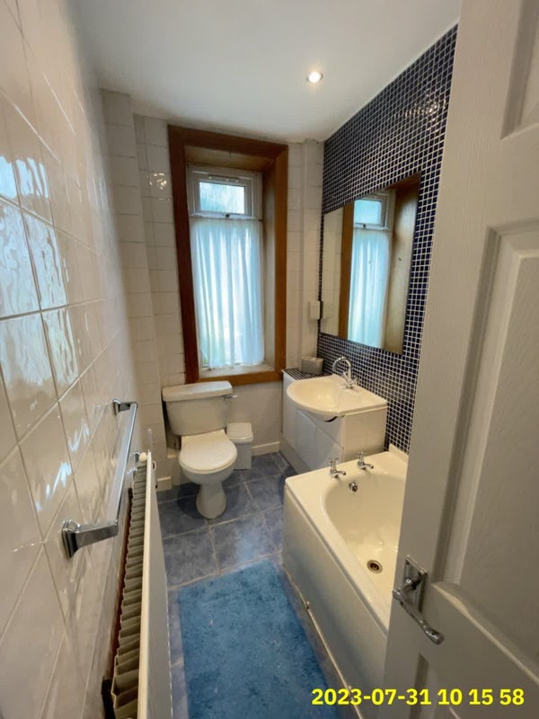 Photo 1: bathroom