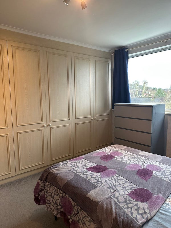 Photo 1: Double Room, Large Wardrobe