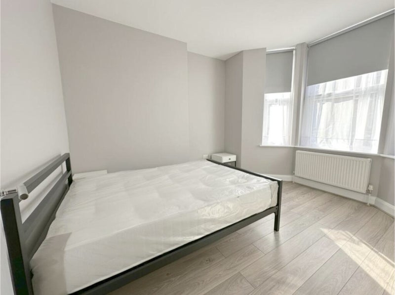 Photo 1: Bedroom