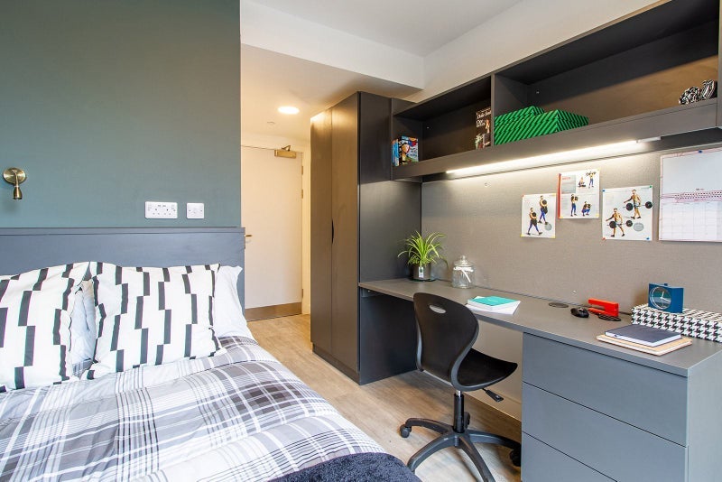 Photo 1: 1: Room example