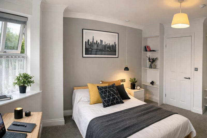 Photo 1: GF - Double En-suite Bedroom