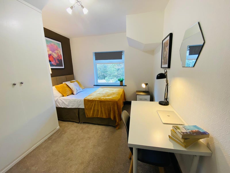 Photo 1: *Room 4 AVAILABLE NOW!*