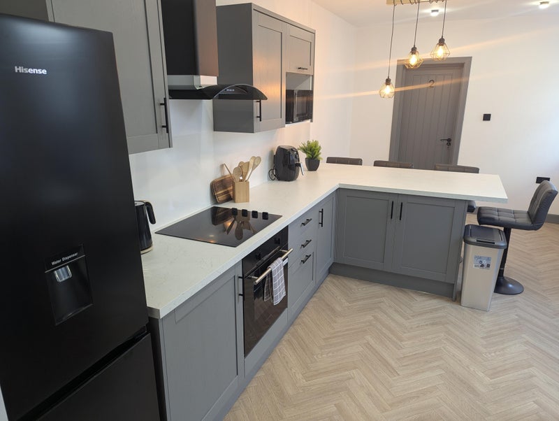 Photo 1: Main kitchen 