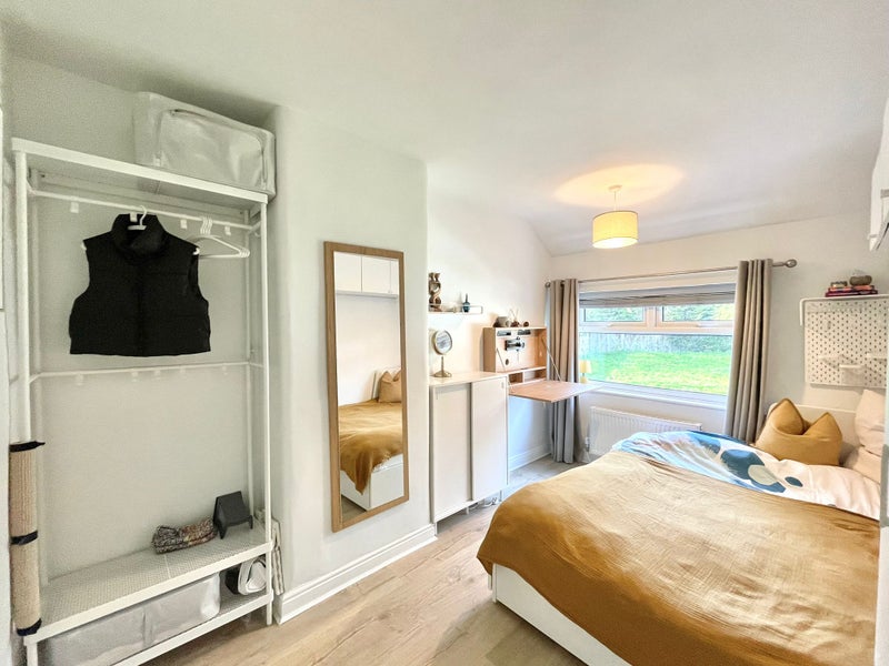 Photo 1: Double spare bedroom