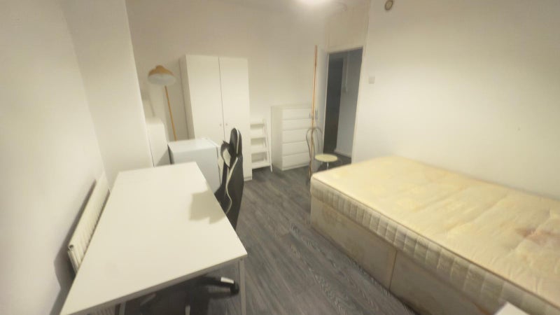 Photo 1: Studio 3- £1100 Available from 25/04/2026