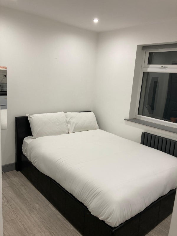 Photo 1: Room D - Available now £925