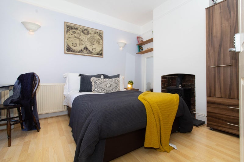 Photo 1: AVAILABLE NOW - Lovely, Double Room