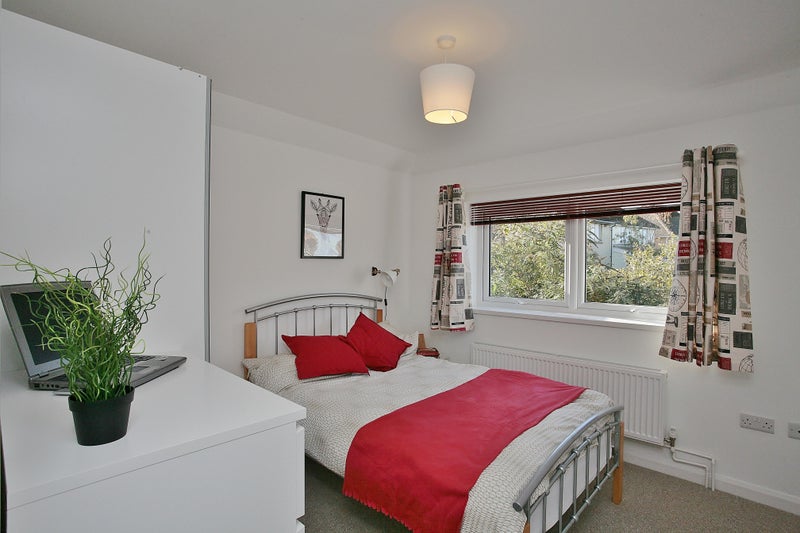 Photo 1: Peaceful sunny room overlooking the garden