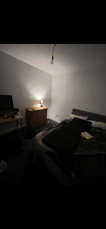 Photo 1: Bedroom 