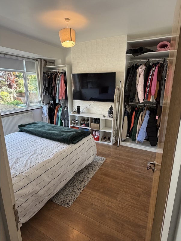 Photo 1: Double Bedroom 