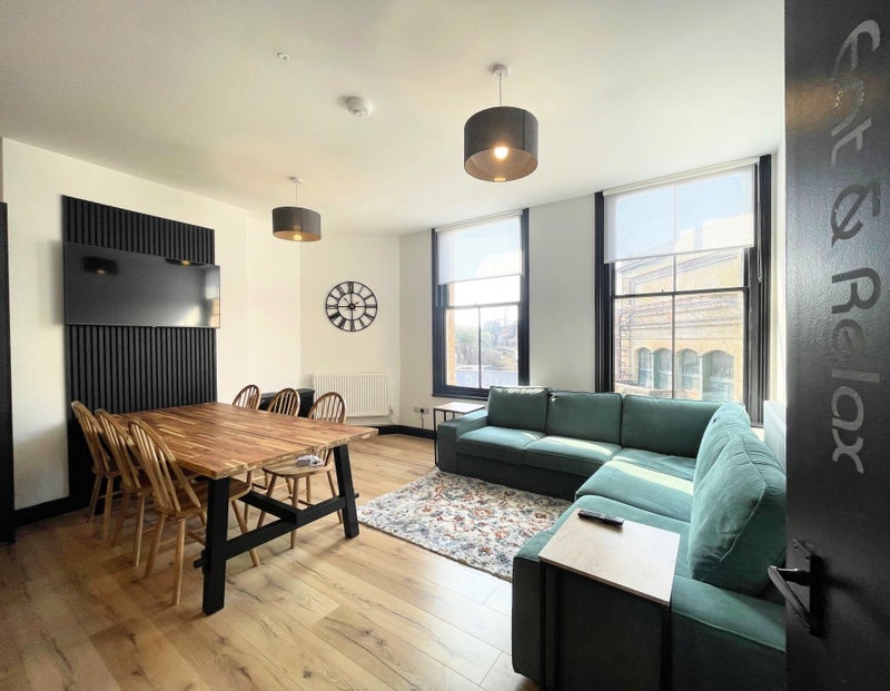 Photo 1: Living Diner