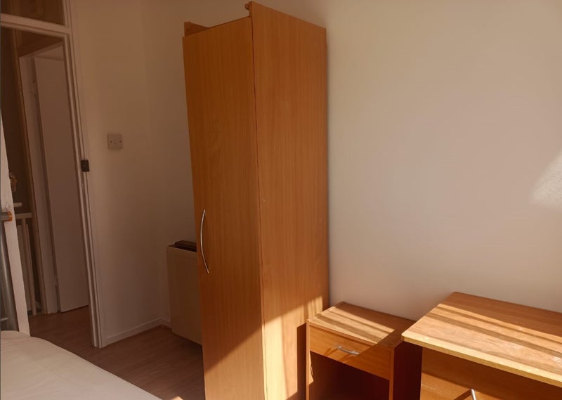 Photo 1: Single Bedroom