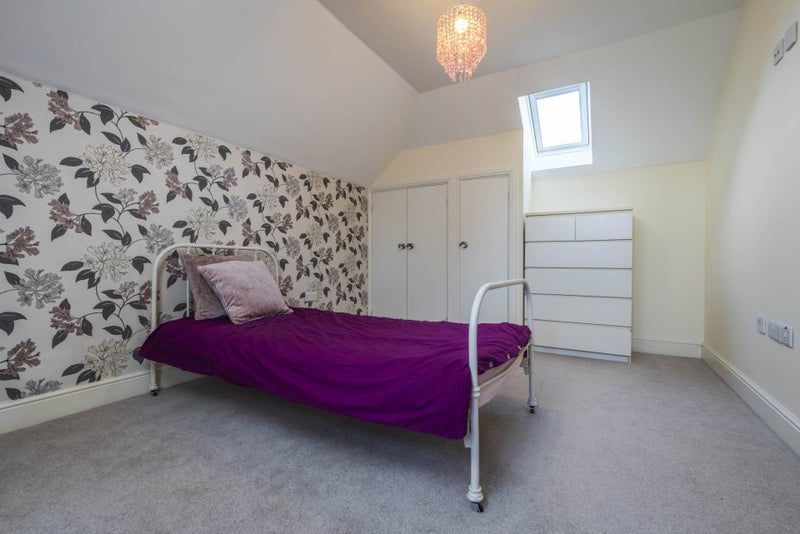 Photo 1: Double Bedroom