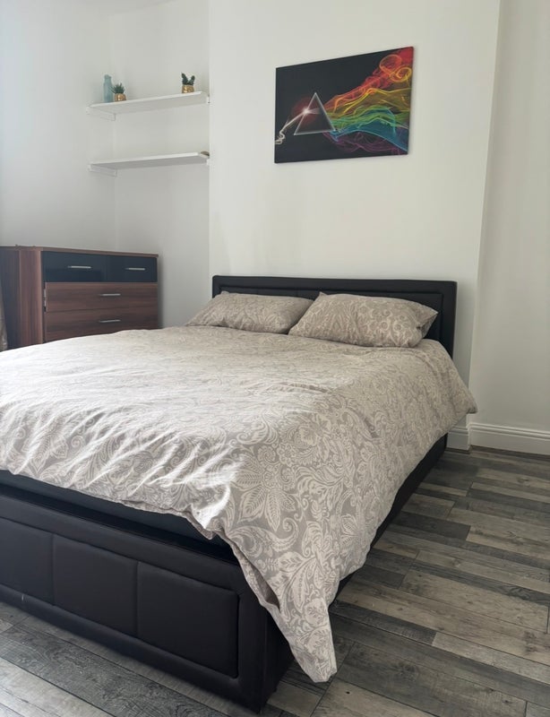 Photo 1: Bright spacious double room