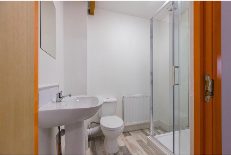 Photo 1: Shared Bathroom