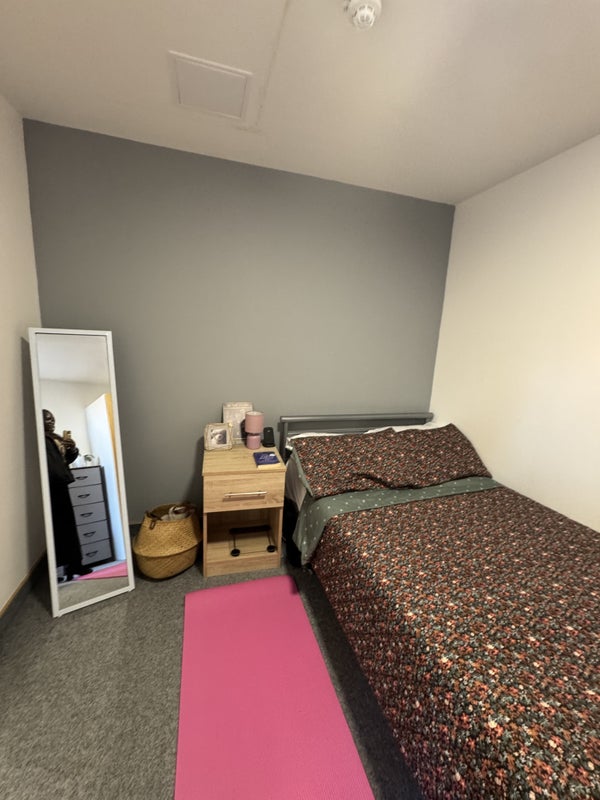 Photo 1: Room section