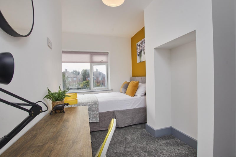 Photo 1: ROOM 3 Available Now!