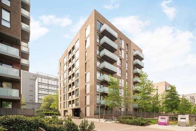 Photo 1: Aberfeldy Village Community