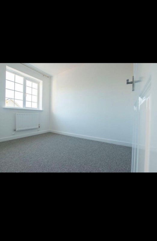 Photo 1: Bedroom with closet
