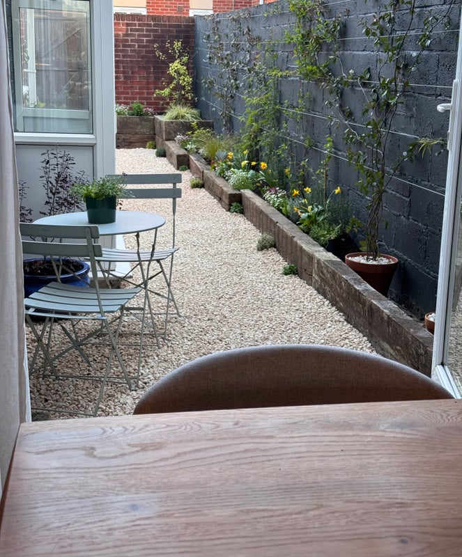 Photo 1: Courtyard garden