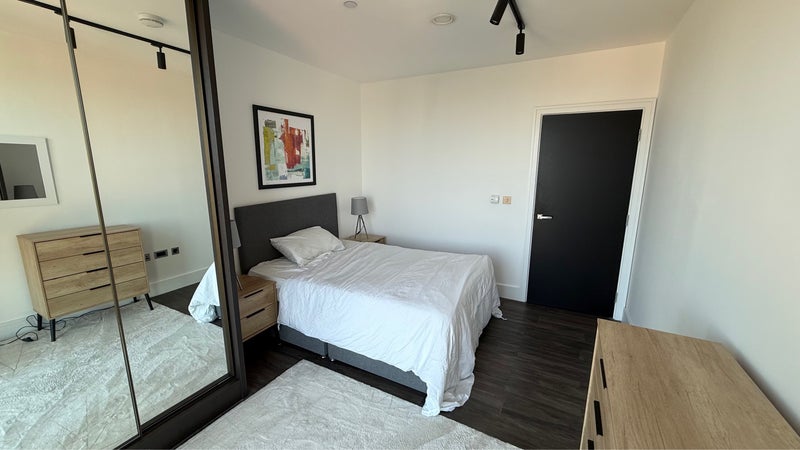 Photo 1: Double bedroom