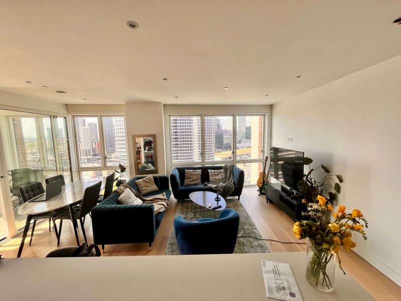 Photo 1: Living area