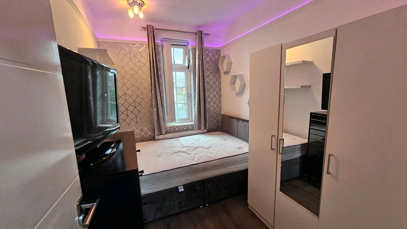 Photo 1: 🎁😍 Incredible Value, Friendly Females, Stunning House! 🏡💝