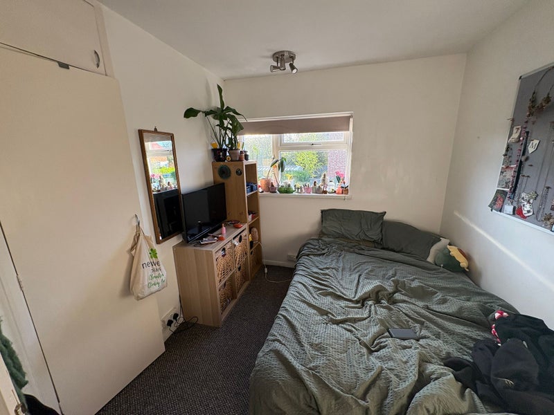 Photo 1: Bedroom (Current Furnishing)