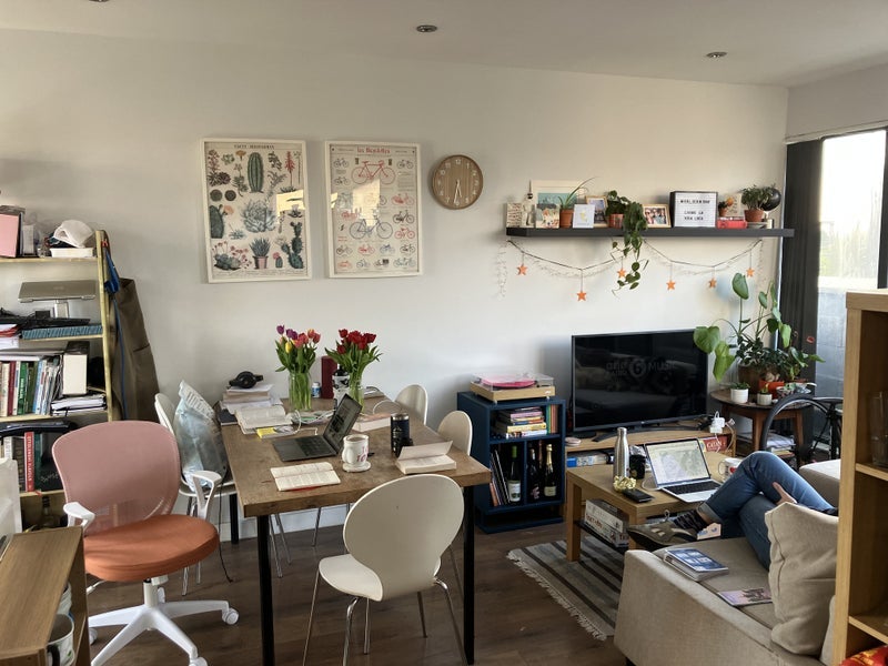 Photo 1: Kitchen/living room